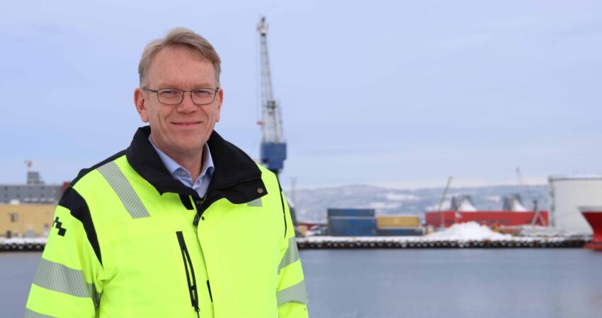 Havnedirektøren melder om et godt bilår for Drammen Havn i 2023 på tross av bremsen i nybilsalget.