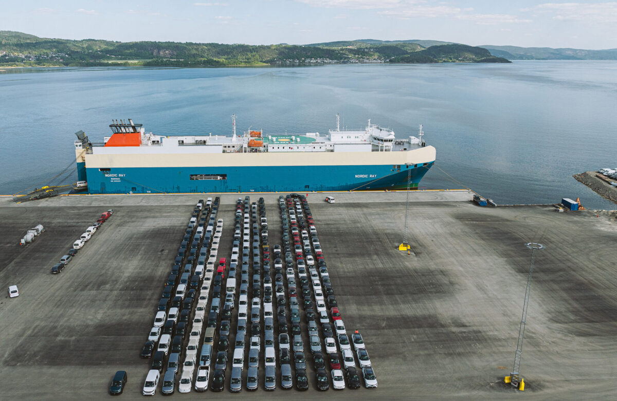 Biler fra hele verden importeres til Drammen. Foto: Tom Atle Bordevik.