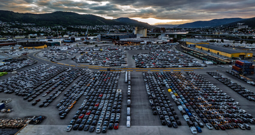 Økt bilimport over Drammen Havn første halvår 2023 - forventer nedgang.