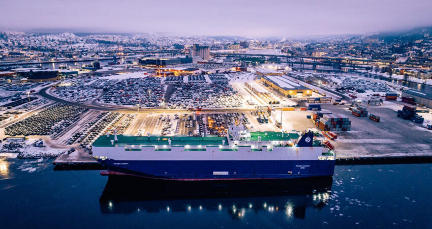 Her ligger Polaris Liberty til kai i Drammen. Foto: Polaris Autoliners / Tom Atle Bordevik.