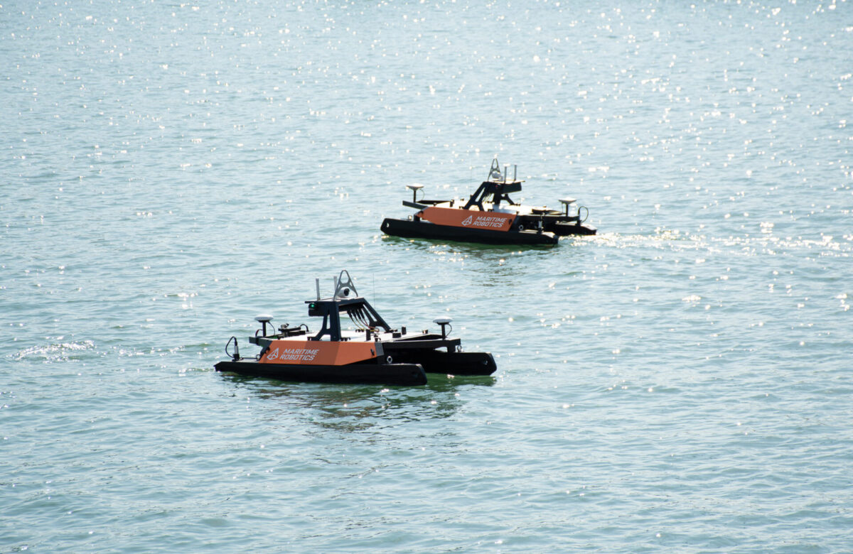 Ulike teknologier skal kombineres for å forbedre undervannsdeteksjon. Her er Otter, et ubemannet fartøy utviklet av Maritime Robotics for kartlegging og datainnsamling av ulike farvann. Foto: Maritime Robotics.